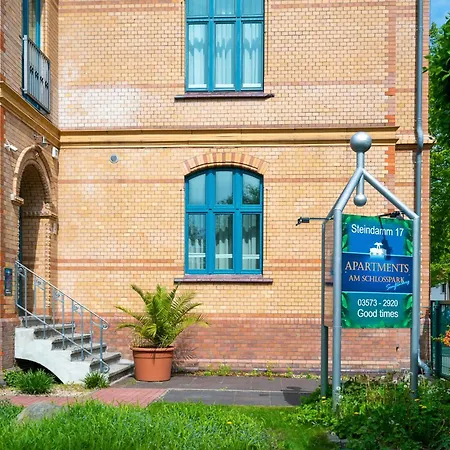 Am Schlosspark Apartament *