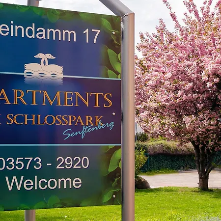 Am Schlosspark Apartament *